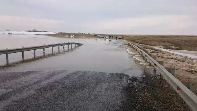 Движение ограничено на дорогах в пяти областях РК из-за паводка