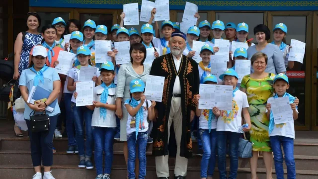 Нуротановцы проводили 25 детишек из детского дома на выставку «ЭКСПО-2017»