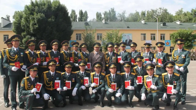 В военных учебных заведениях ВС РК состоялся торжественный выпуск молодых лейтенантов