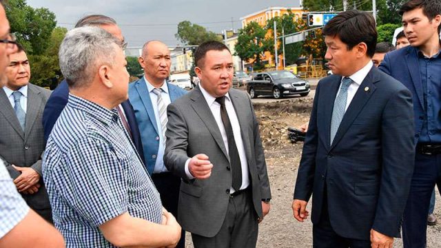 Бауыржан Байбек проинспектировал ход реконструкции ряда улиц с приоритетом для пешеходов