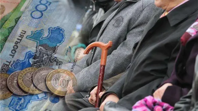 С сегодняшнего дня повышены пенсии и пособия
