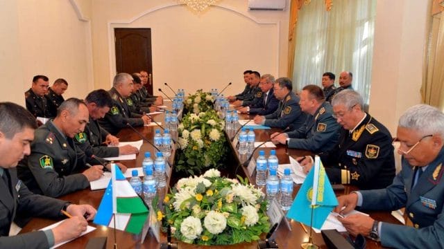 Министр обороны РК посетил с официальным визитом  Республику Узбекистан