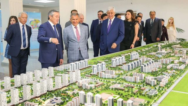 Президент Татарстана подарил жителям Алматинской области уникальную рукопись айтыса Биржан Сал и Акын Сары