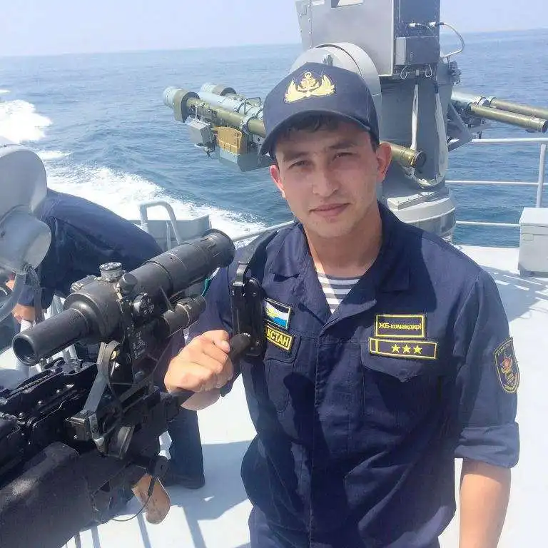Офицер Военно-морских Сил ликвидировал пожар в жилом доме