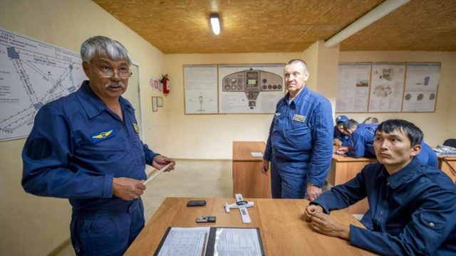 Курсанты фронтовой и военно-транспортной авиации  проходят летную практику