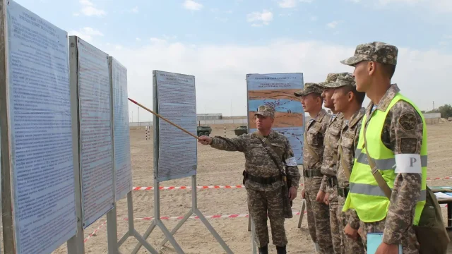 В Военном институте Сухопутных войск проходят практические занятия по преодолению водных преград