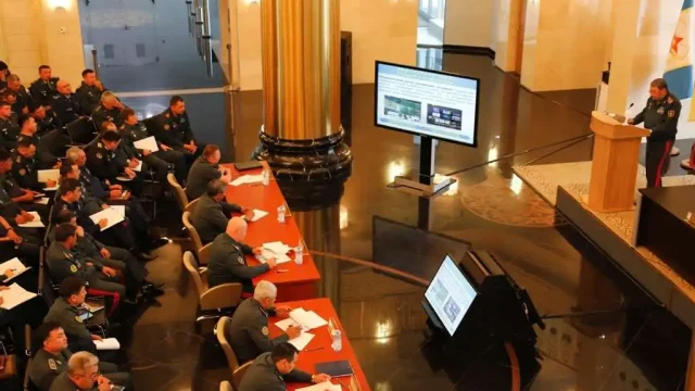 Министр обороны РК провел лекцию в Национальном университете обороны