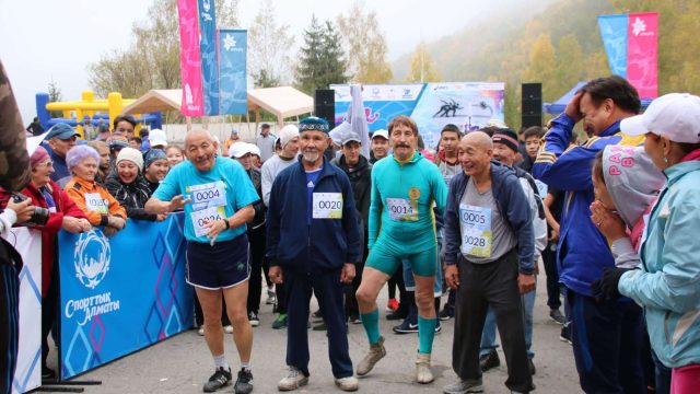 Дети и ветераны Алматы стали участниками 29-ого забега по лестнице Медеу