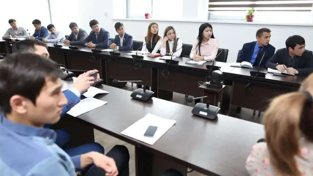 Молодёжь Алматинской области поддержала переход на латинскую графику