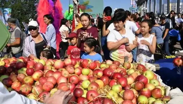 В Алматы прошел фестиваль яблок