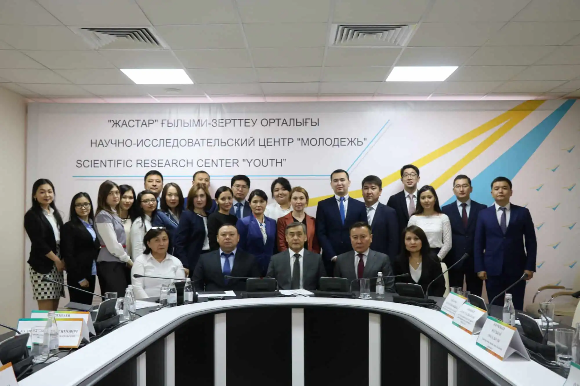 Нурлан Ермекбаев ознакомился с работой НИЦ «Молодежь»