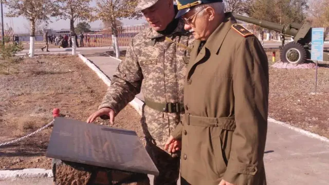Ветераны Вооруженных Сил Казахстана участвуют в итоговой проверке войск за 2017 учебный год