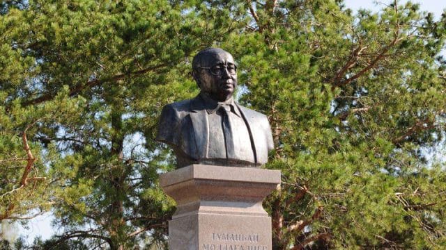 В Алматинской области увековечили память Туманбая Молдагалиева и Жамбыла Жабаева