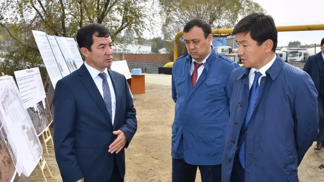 Бауыржан Байбек проверил ход работ по реконструкции арычной сети в Алматы