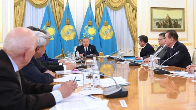 Нурсултан Назарбаеву презентовали проект казахского алфавита на латинской графике