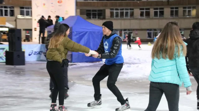Более 1500  человек прошли бесплатные обучения катанию на коньках