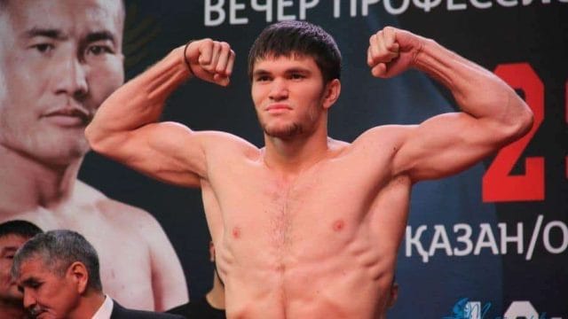 Казахстанский боксер Али Ахмедов сохранил свои титулы