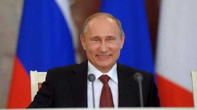 Владимир Путин наградил орденом Дружбы помощника Нурсултана Назарбаева