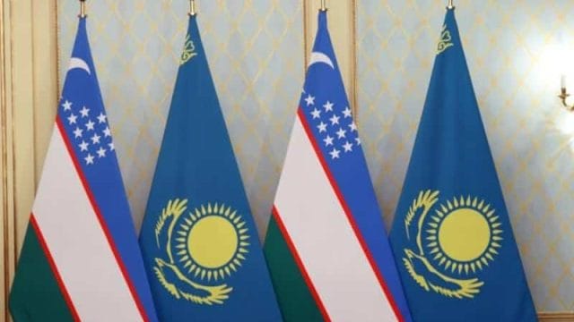 Токаев и Мирзиеев поговорили по телефону
