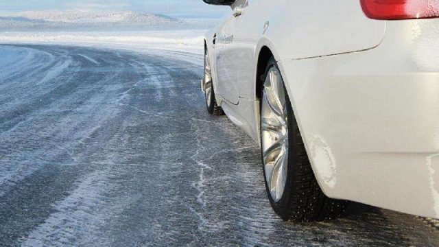 Из-за гололеда закрыты несколько автотрасс Казахстана