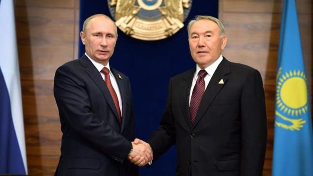 Нурсултан Назарбаев поздравил Владимира Путина с победой на выборах
