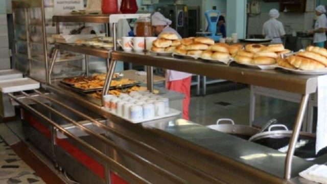 В Алматы предлагают создать школьные комбинаты питания