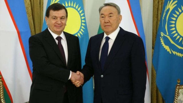 Нурсултан Назарбаев провел телефонный разговор с Президентом Узбекистана