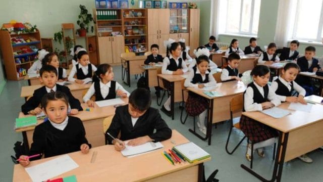 Двадцать школ остаются без интернета в Казахстане
