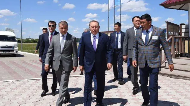 Н.Назарбаев посетил предприятие по разведению рыбы осетровых пород в ВКО