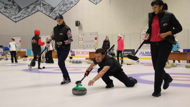В Алматы проходит чемпионат Казахстана  по керлингу