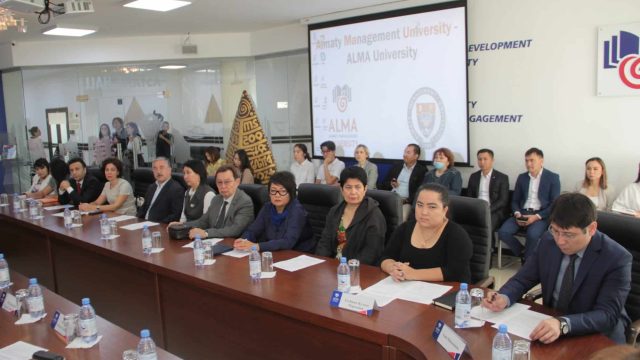 Вузы Алматы приступают к обучению  студентов служению обществу