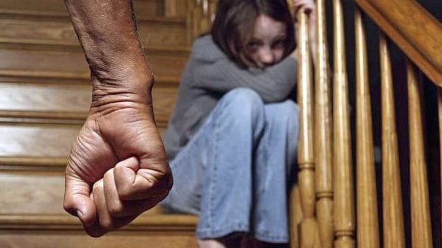 В Павлодаре 8-летняя девочка попросилась в детский дом из-за отца