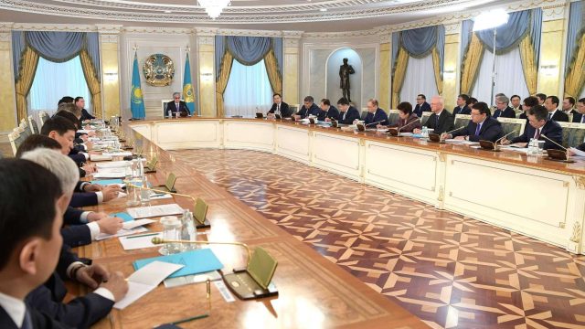 Токаев поручил акимам работать в соцсетях