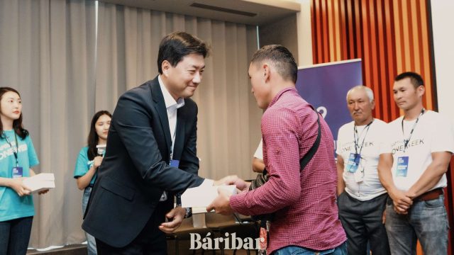 Волонтеры Samsung из Южной Кореи провели в Кегене тренинг по современным технологиям