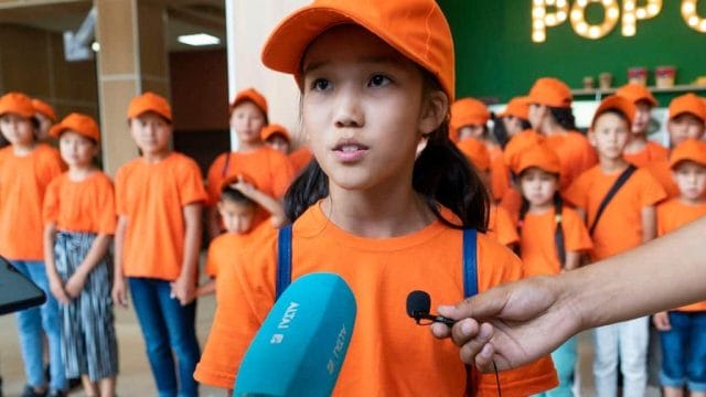 Яркие впечатления подарили восточноказахстанцы детям из Арыси