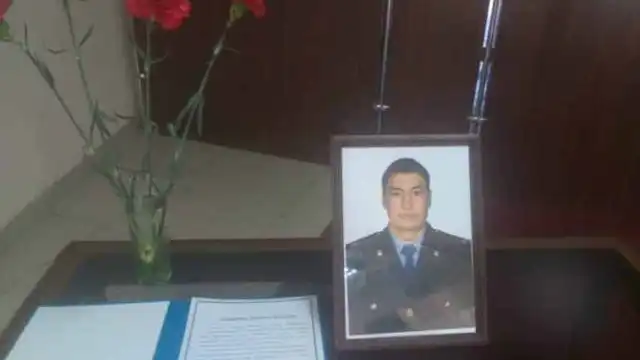 Токаев наградил полицейского, погибшего от рук дебошира