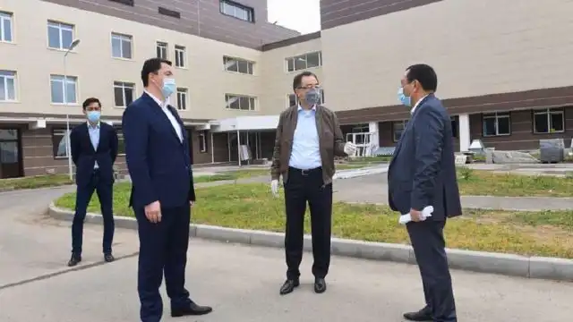 Аким Алматы ознакомился с ходом подготовки к открытию нового ковидного госпиталя