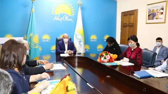 Ко дню Первого Президента известные алматинцы вступили в партию Nur Otan