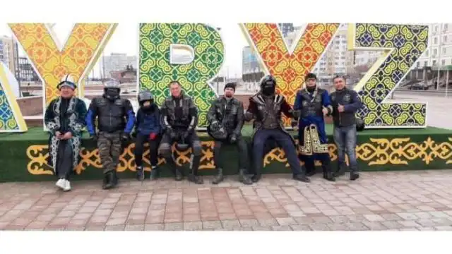 В Атырау байкеры проехались в чапанах