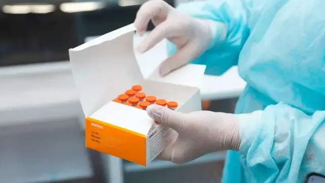 Более 5,5 млн казахстанцев привились двумя компонентами вакцины от COVID-19