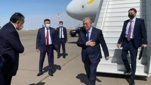 Токаев прилетел в Актау