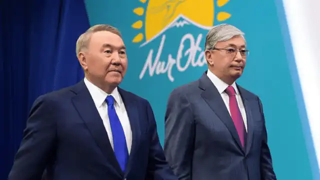 Назарбаев передал Токаеву полномочия председателя Nur Otan