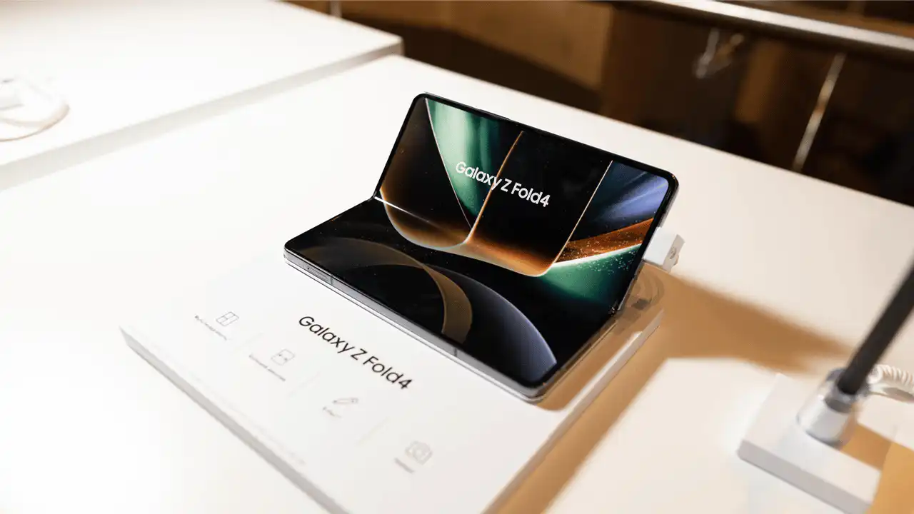 Алматинские журналисты протестировали инновационные складные смартфоны Galaxy Fold4 и Flip4