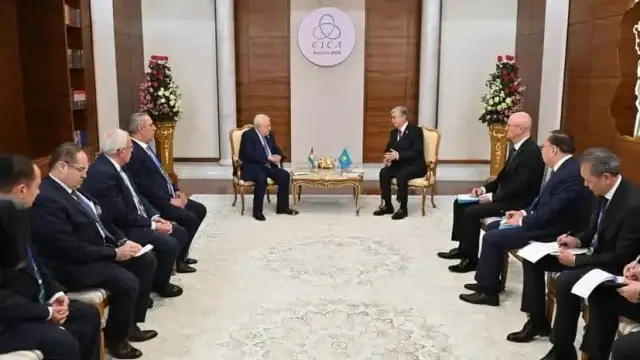 Токаев провел встречу с президентом Палестины