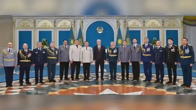 Президент РК присвоил высшие воинские и специальные звания
