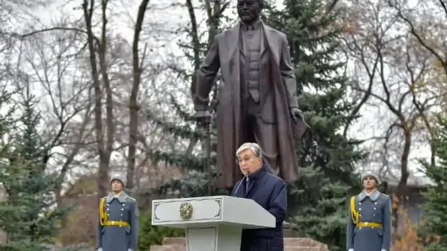 Президент открыл памятник Ахмету Байтурсынову в Алматы