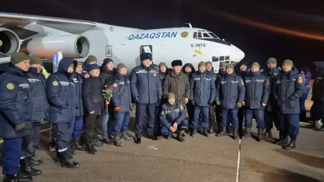 В Астане встретили отряд прибывших из Турции спасателей