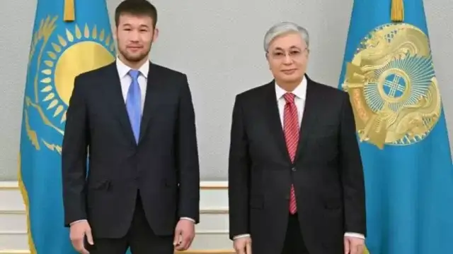 Глава государства принял бойца смешанных единоборств Шавката Рахмонова