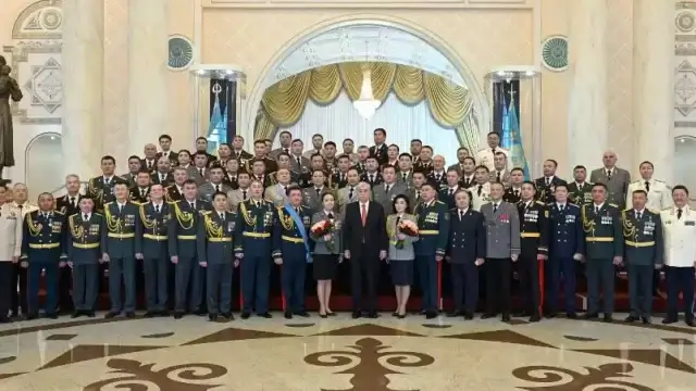 Президент принял участие в церемонии вручения госнаград, высших воинских и специальных званий, классных чинов