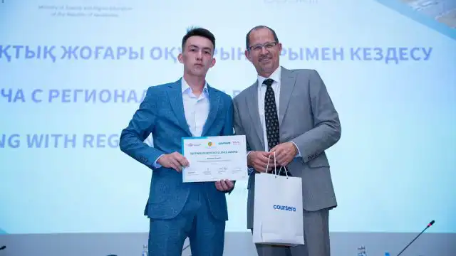 Студент Auezov University стал лидером в стране получив сертификат от COURSERA